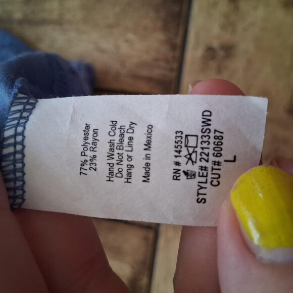 W5 Womans Blouse Top Blue LARGE Geometric 3/4 Sleeve Zipper Round Neck nwt - Picture 7 of 8